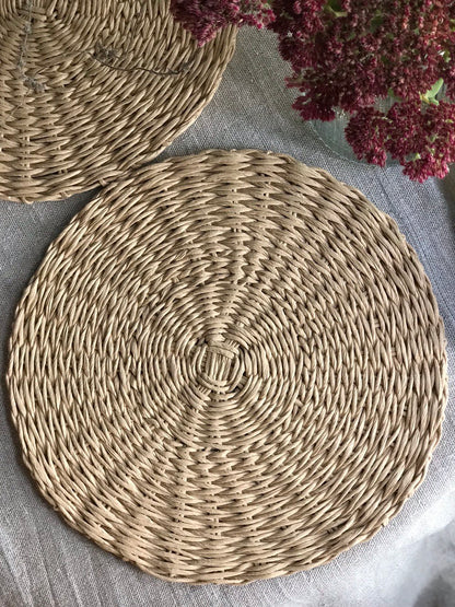 Wicker placemat for the table